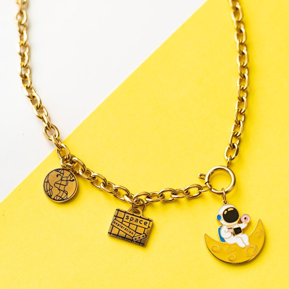 Astronaut chain